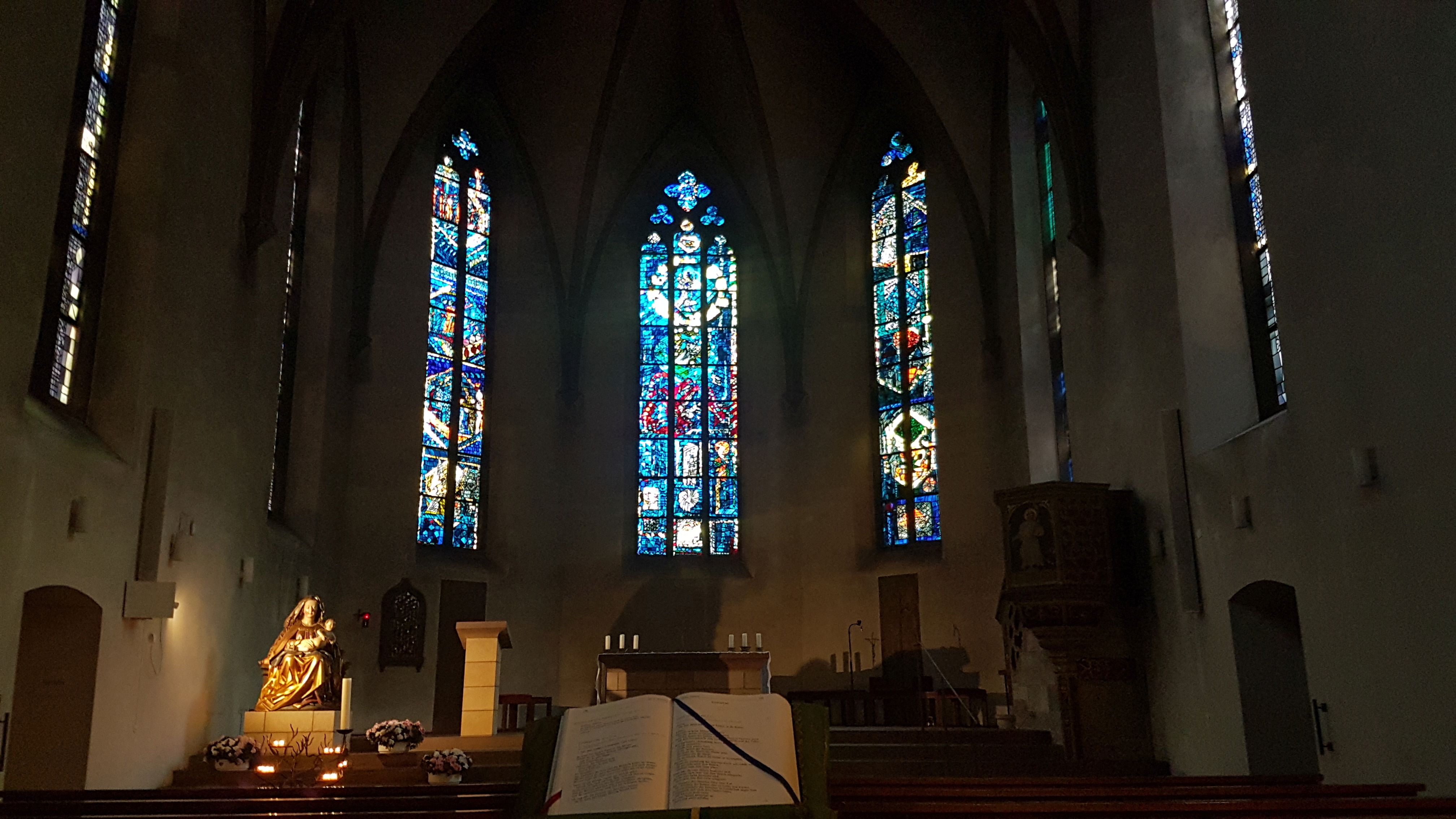 Klosterkirche - Lieferheldinnen im Gebet